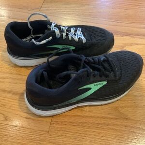 Women’s Brooks Dyad 11 Running Shoes Size 6.5 Green/Black